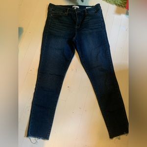 Cropped/ankle jeans by Sofia Vergara.